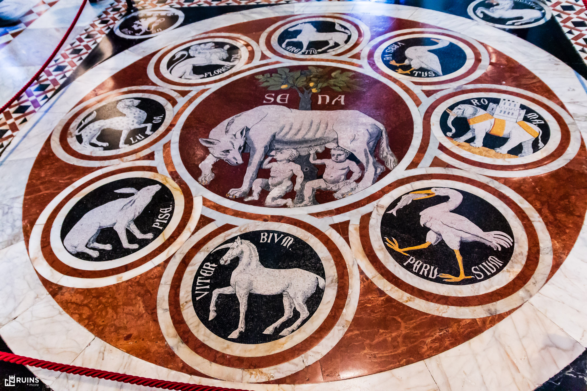 Мраморная мозаика. XIV век (копия XIX в.). Пол кафедрального собора Сиены, Италия