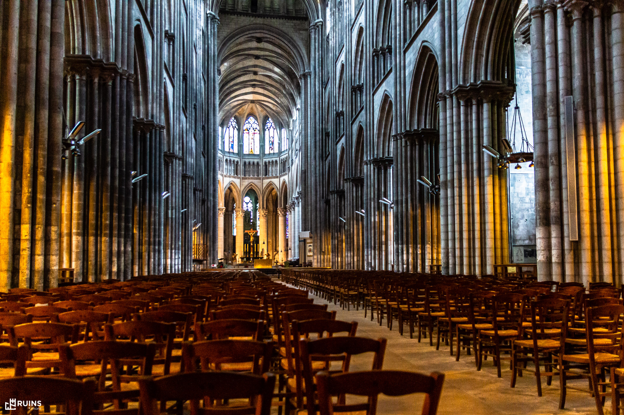 Внутреннее устройство собора Руанской Богоматери. Руан, Нормандия, Франция. Готика. 1145-1506 гг