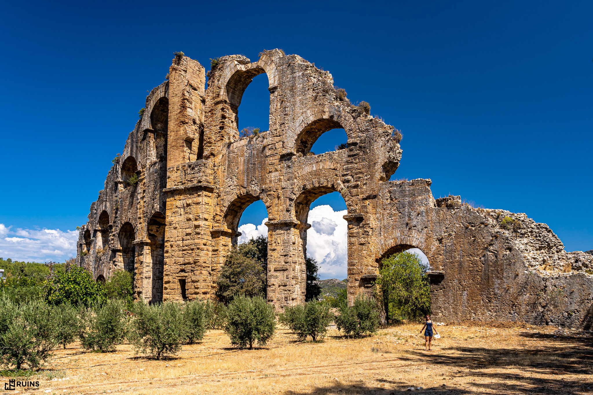 Руины римского акведука. II век н.э. Аспендос, Турция