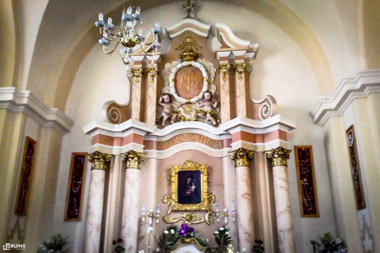 Боковой алтарь Божьей Матери Борунской в костёле Петра и Павла. Боруны. 2009 г