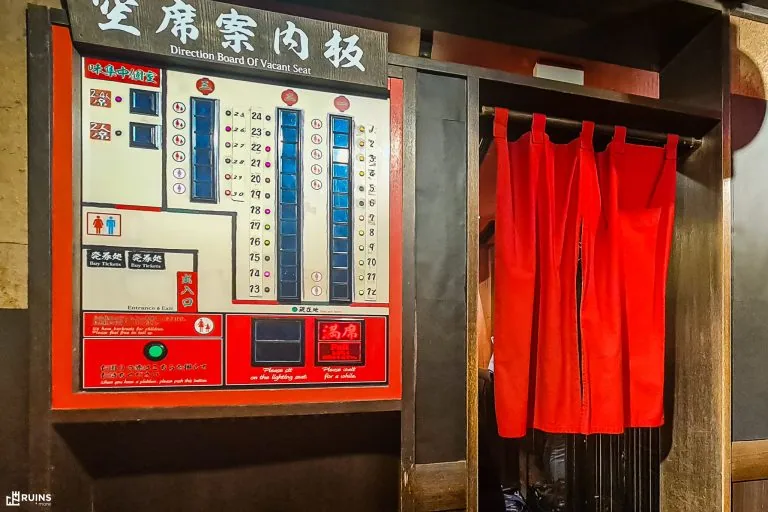 Автомат для мониторинга свободных мест в ресторане рамэн