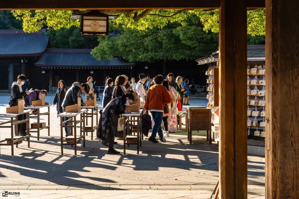 Просьбы к Мэйдзи и Сёкэн