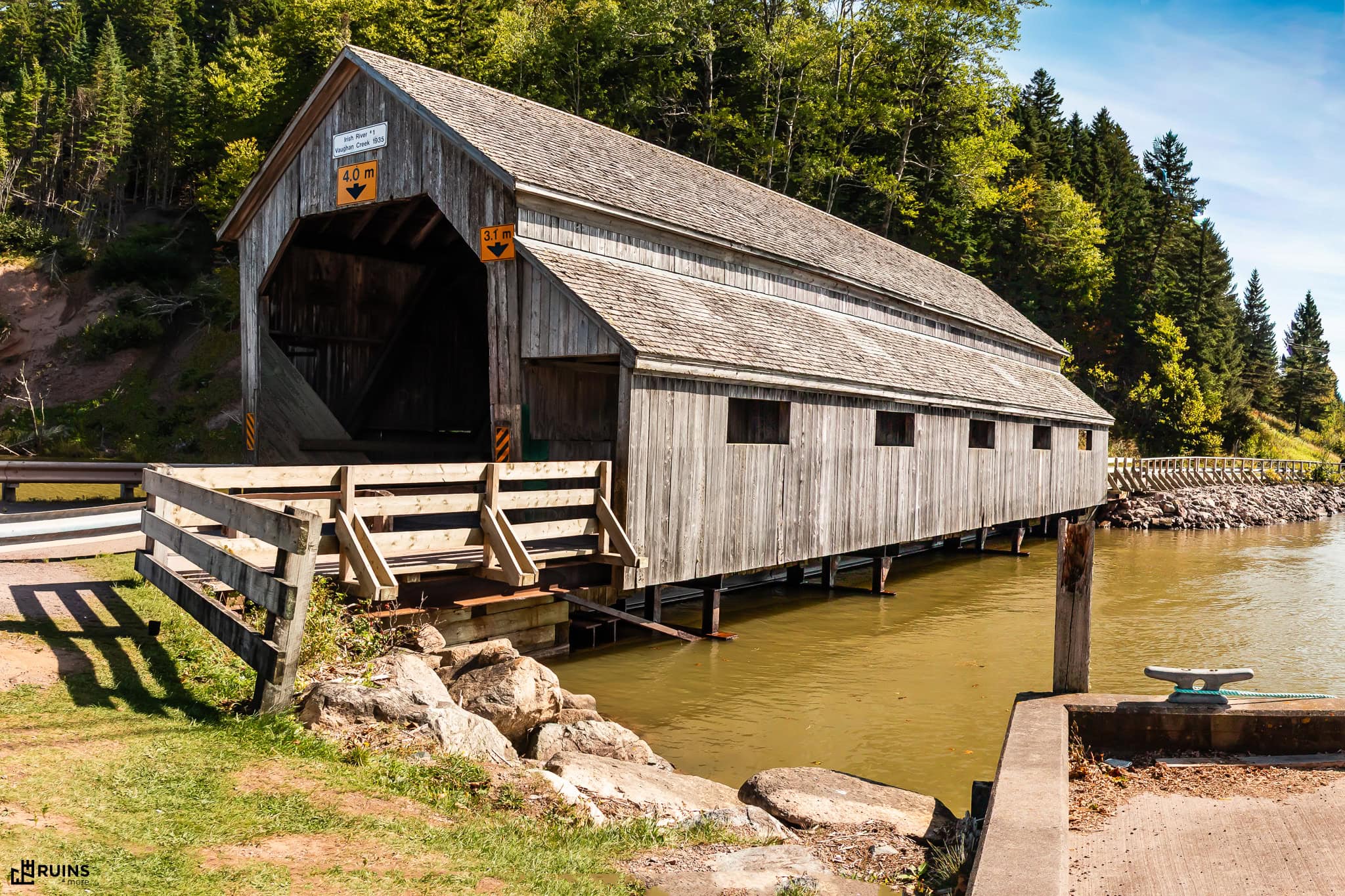 Крытый деревянный мост через ручей Vaughan Creek. Посёлок St. Martins, провинция Нью-Брансуик, Канада, 1935 г.