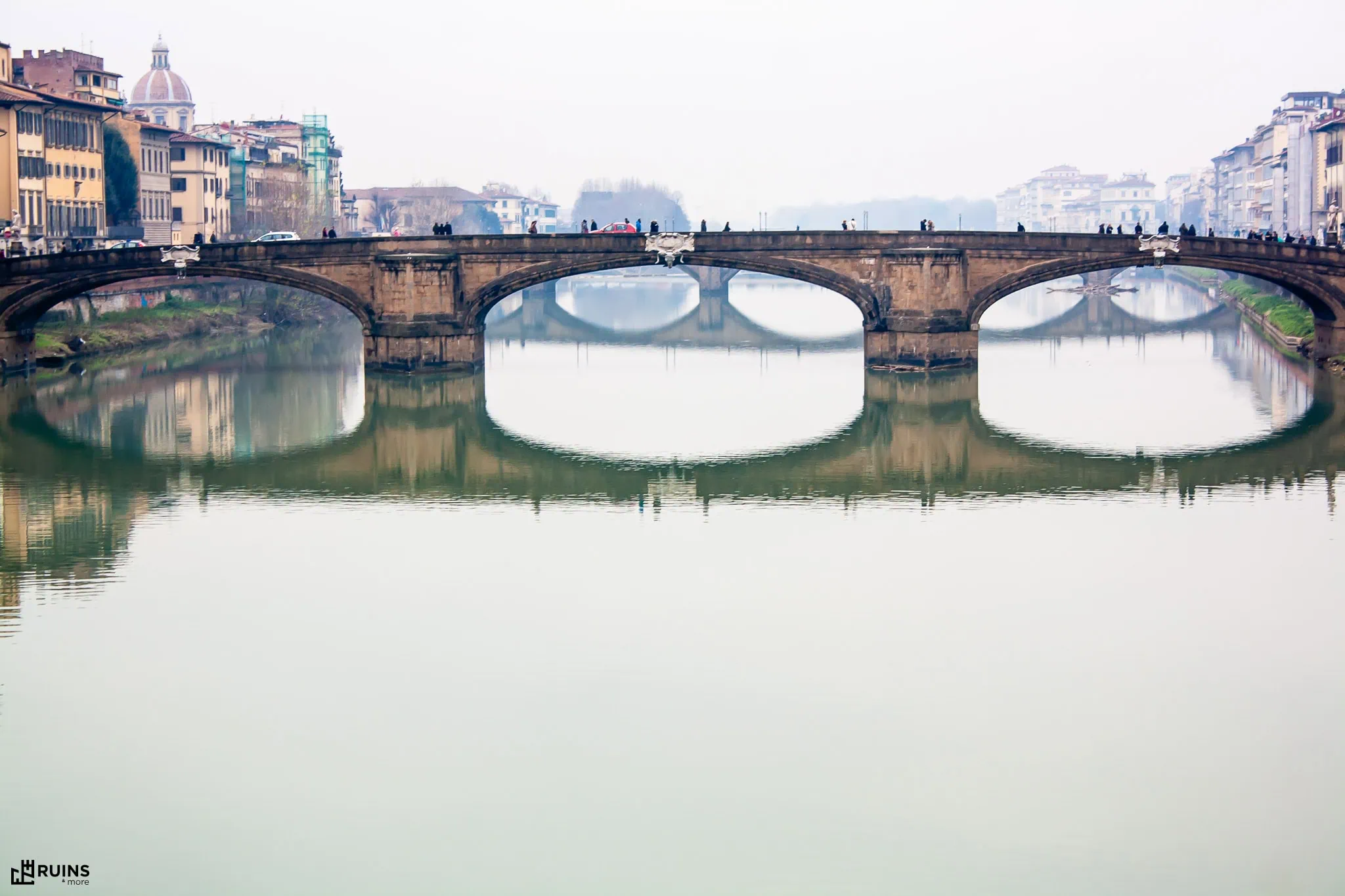 Мост Санта-Тринита через реку Арно. Флоренция, Италия. Ренессанс. 1556-1569 гг. (реконструкция 1952–1958 гг.)