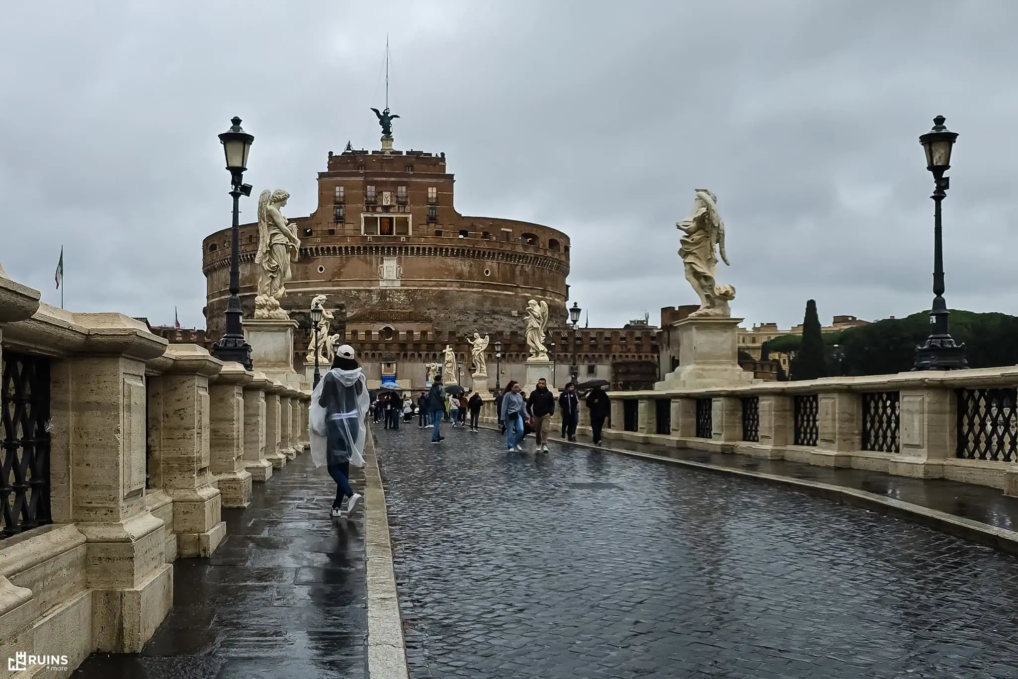По мокрой мостовой Ponte Sant’Angelo. Рим, Италия. 134 г. н.э.