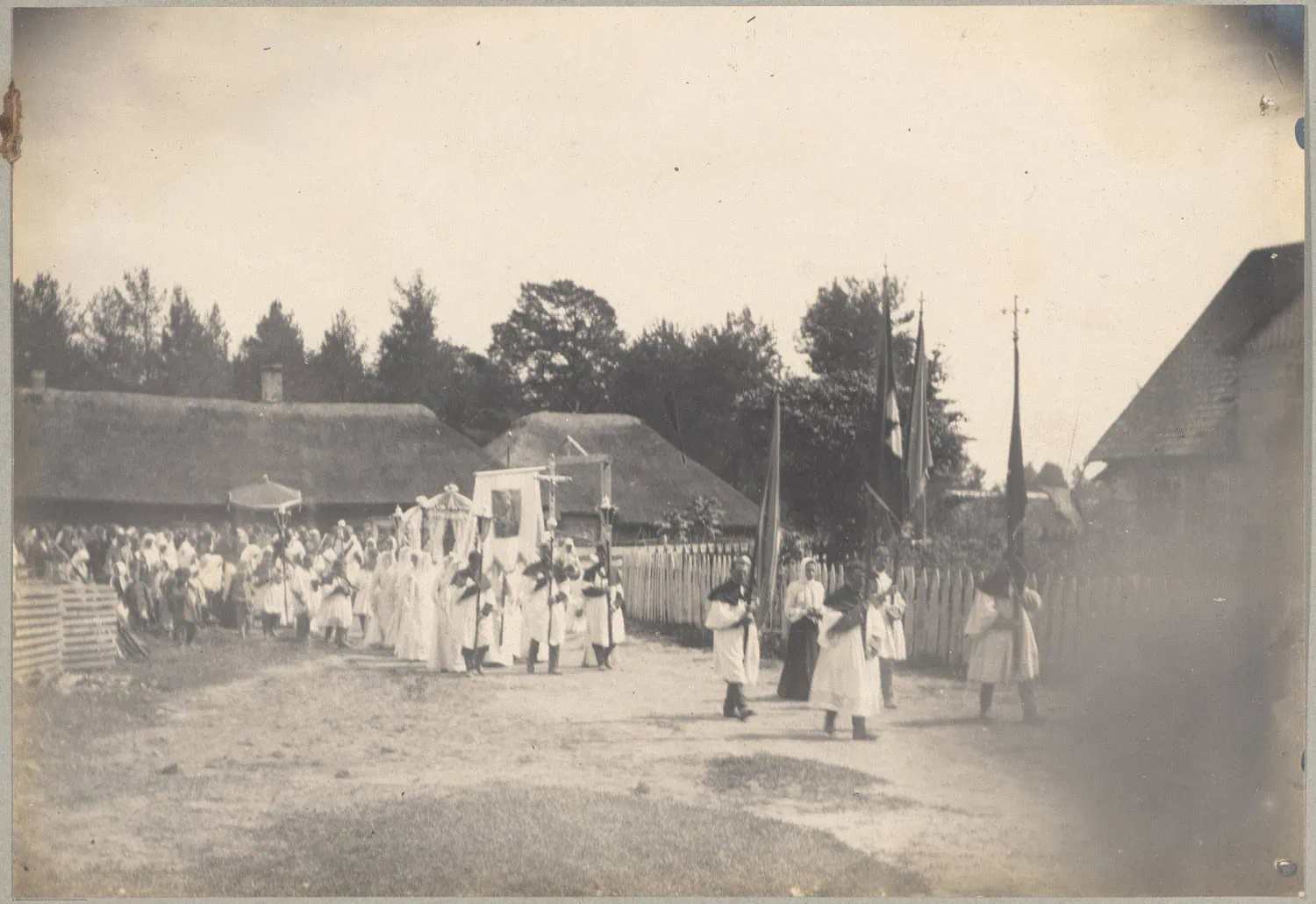 Крестный ход. Белогруда, лето 1908 года. Источник - Музей фотографии в Кракове.