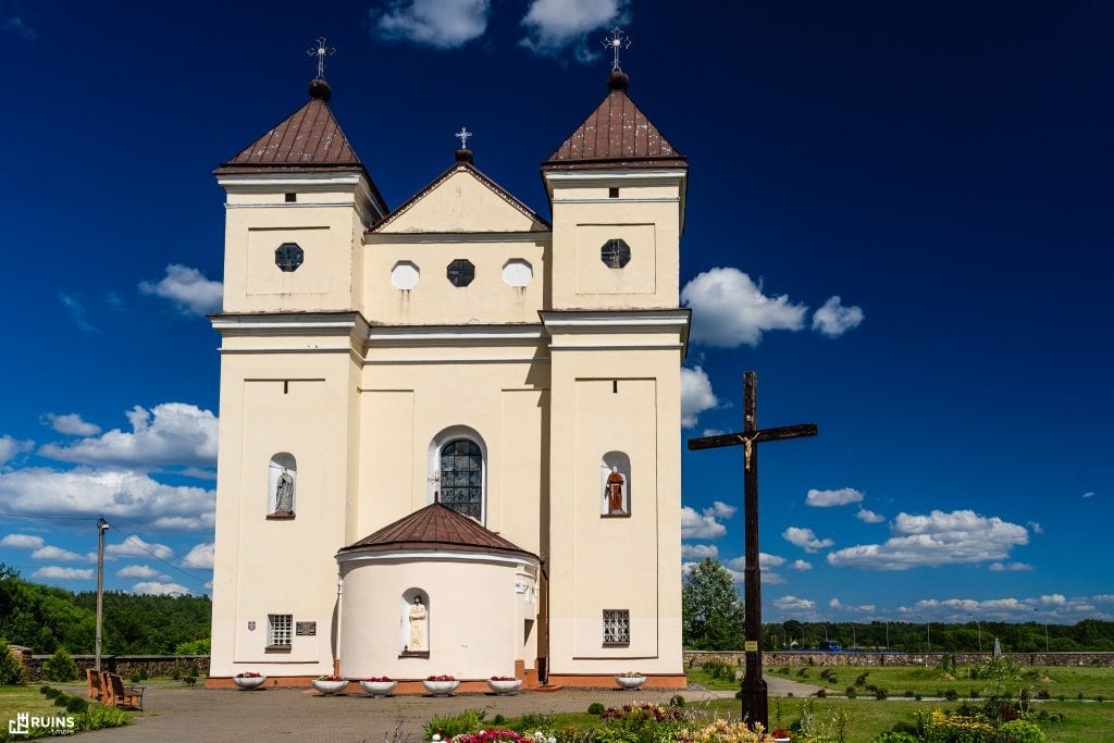 Костёл св. Михаила Архангела. Главный фасад. Михалишки, Беларусь. Раннее, сарматское барокко. 1662—1684